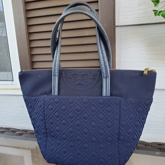 Tory Burch Fleming Quilted nylon tote - Picture 2 of 9